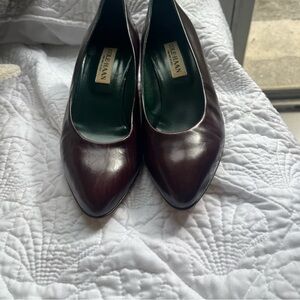 Vintage Cole Haan burgundy heels. size 7.5